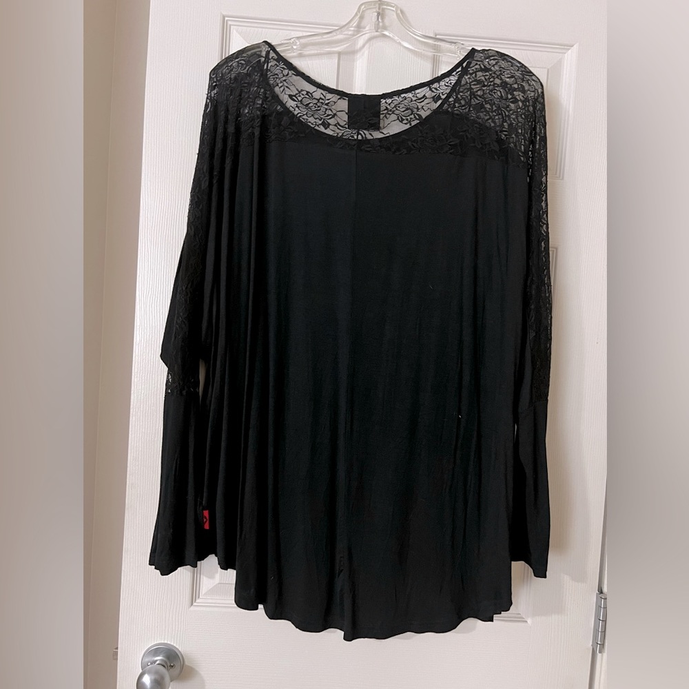 Queen of Darkness Hi-Lo Lace Dolman Top - Size 2X - Picture 4 of 4